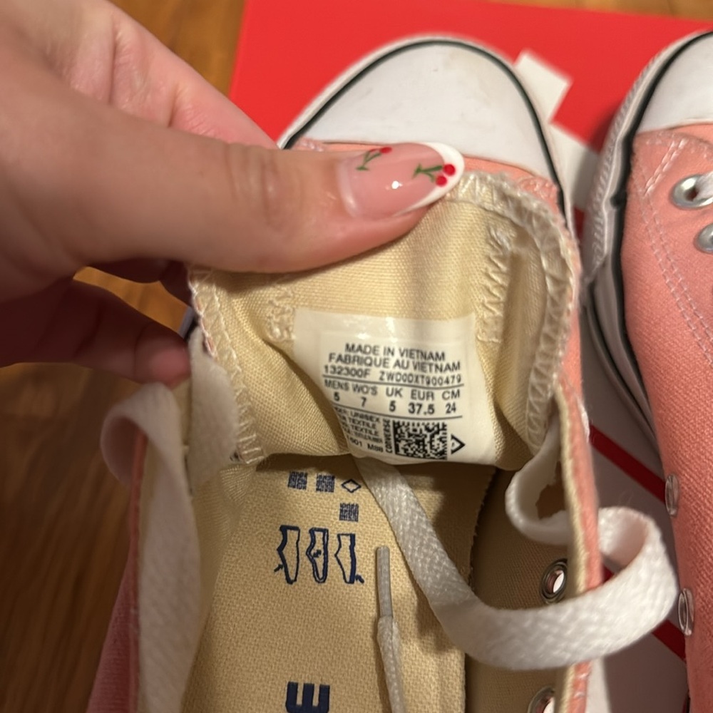 Pink converse - Picture 5 of 5
